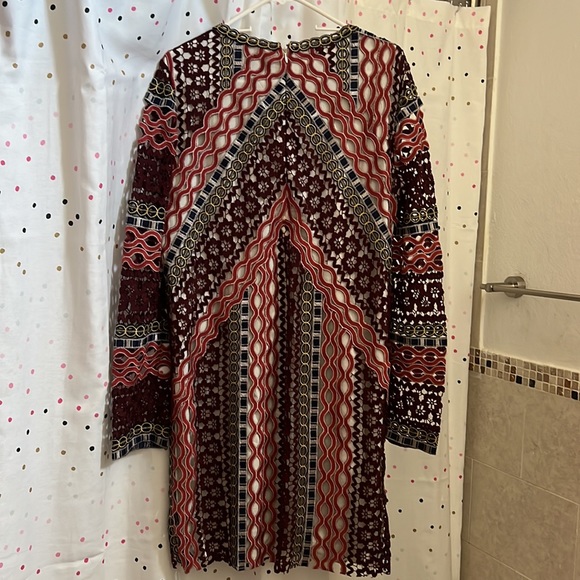 Runway Fall 2016  Tory Burch Metallic Ribbon Guipure Crochet Dress - Picture 6 of 7